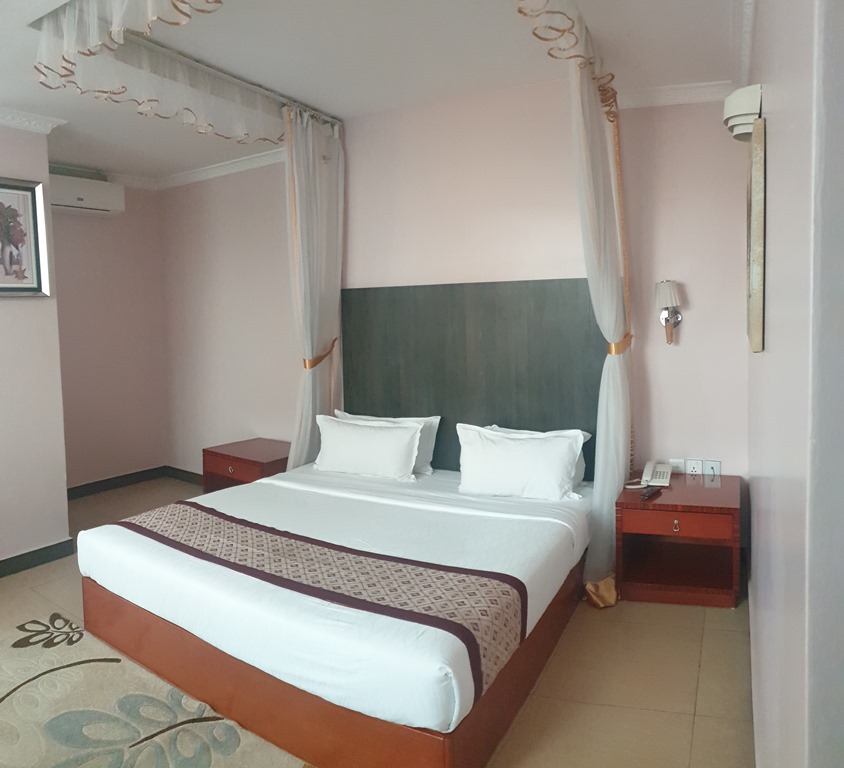 Deluxe Double Bedroom Photo HBT Russell Hotel Kampala, Uganda Central Region