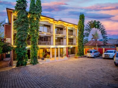 Property Exterior Photo Entebbe Travellers Inn Entebbe Central Region