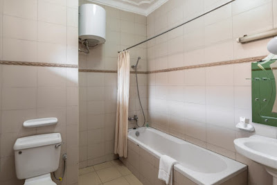 Bathroom Photo Entebbe Travellers Inn Entebbe Central Region