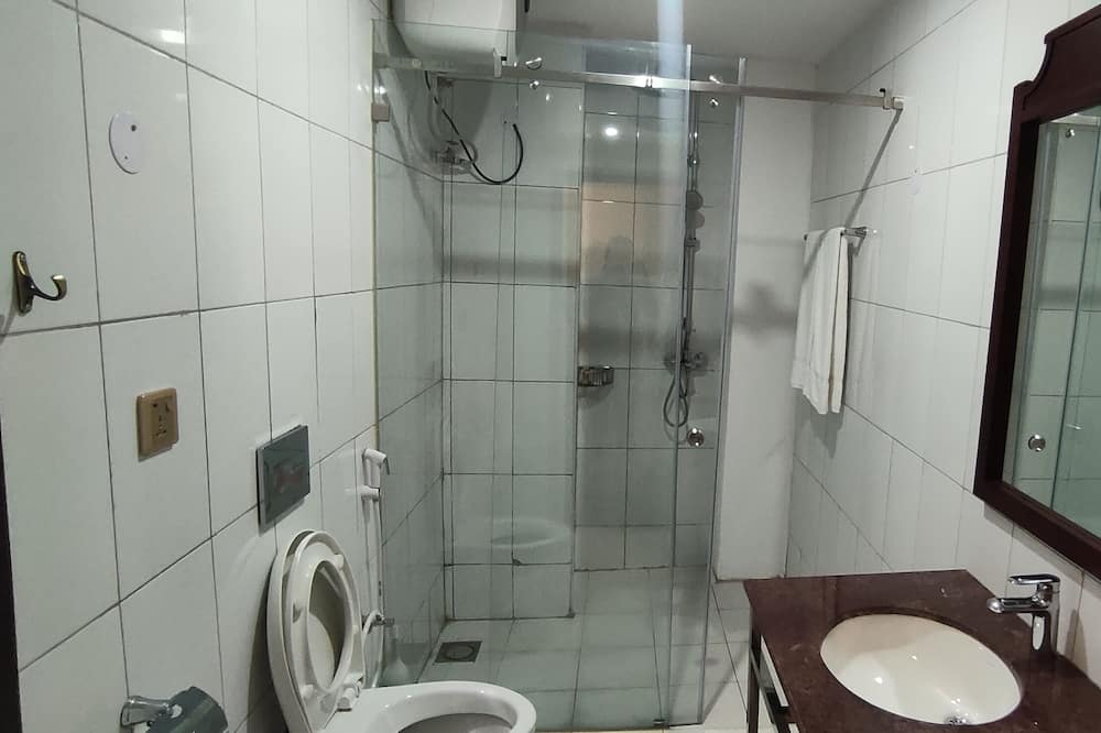 Koki Hotel Kampala Uganda Executive Double Bathroom Photo
