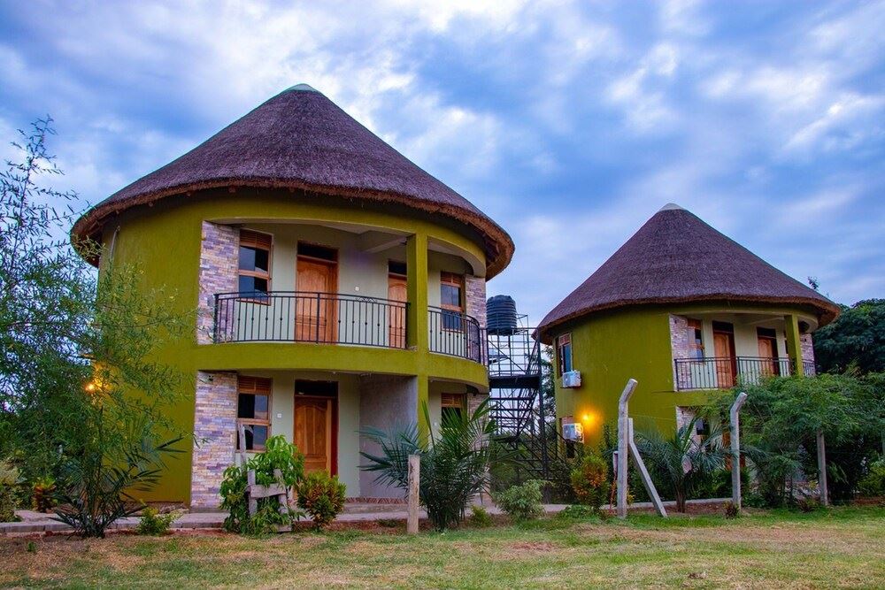 Front of Property Photo Western Sands Hotel Buliisa Uganda 3