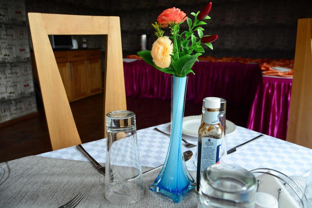 Table setup Photo Arcadia Suites Hotel - Hotels | Kampala, Uganda Central Region