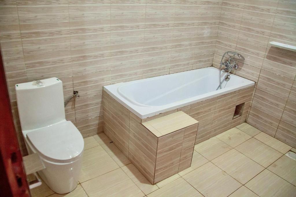 Bathtub Deluxe King Studio Photo Croylandz Cottages Bwebajja Entebbe Uganda Central Region