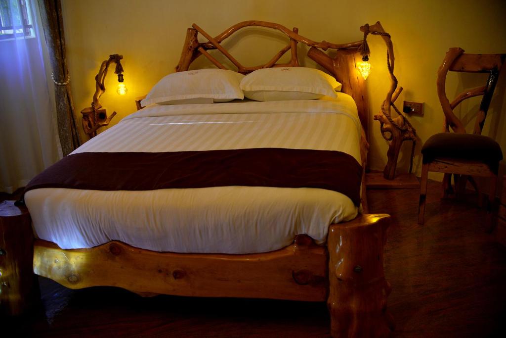 Standard Studio Bedroom Photo Croylandz Cottages Bwebajja Entebbe Uganda Central Region 2 5