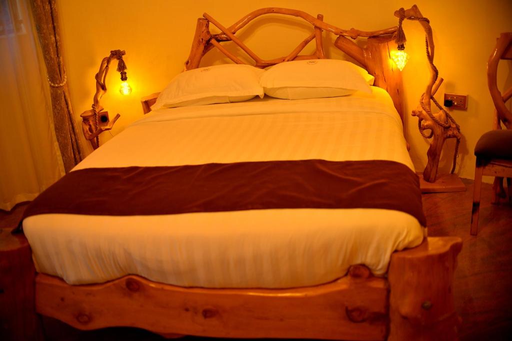 Standard Studio Bedroom Photo Croylandz Cottages Bwebajja Entebbe Uganda Central Region 4