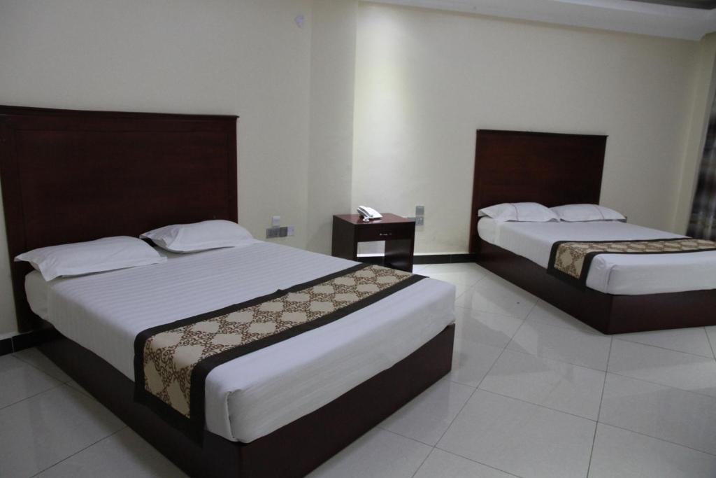 Deluxe Double Twin Bedroom photo Namayiba Park Hotel Kampala Uganda Central Region 3