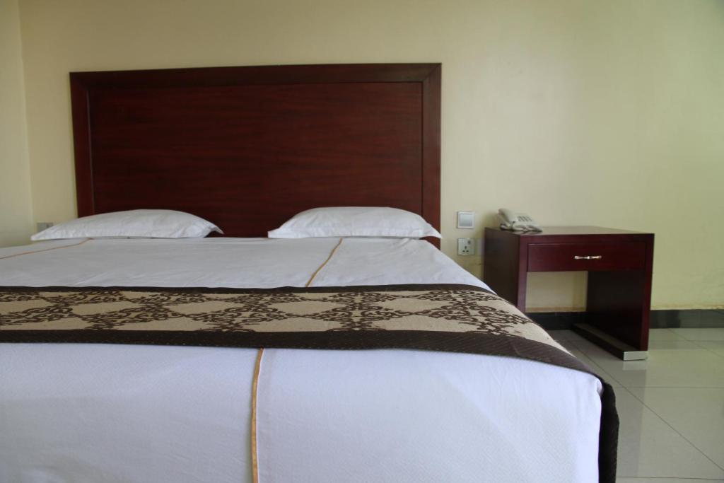 Deluxe Single Bed photo Namayiba Park Hotel Kampala Uganda Central Region