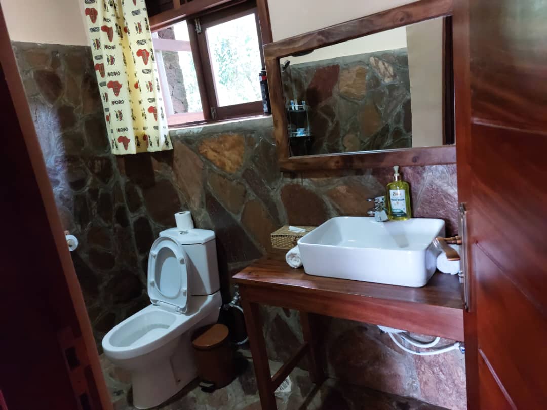 Bathroom photo Ichumbi Gorilla Lodge, Kisoro Uganda 2