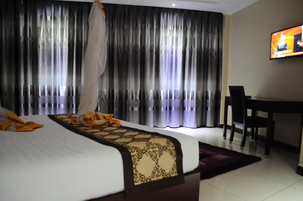 Deluxe Double Bedroom photo showing room Amenities Namayiba Park Hotel Kampala Uganda Central Region 1