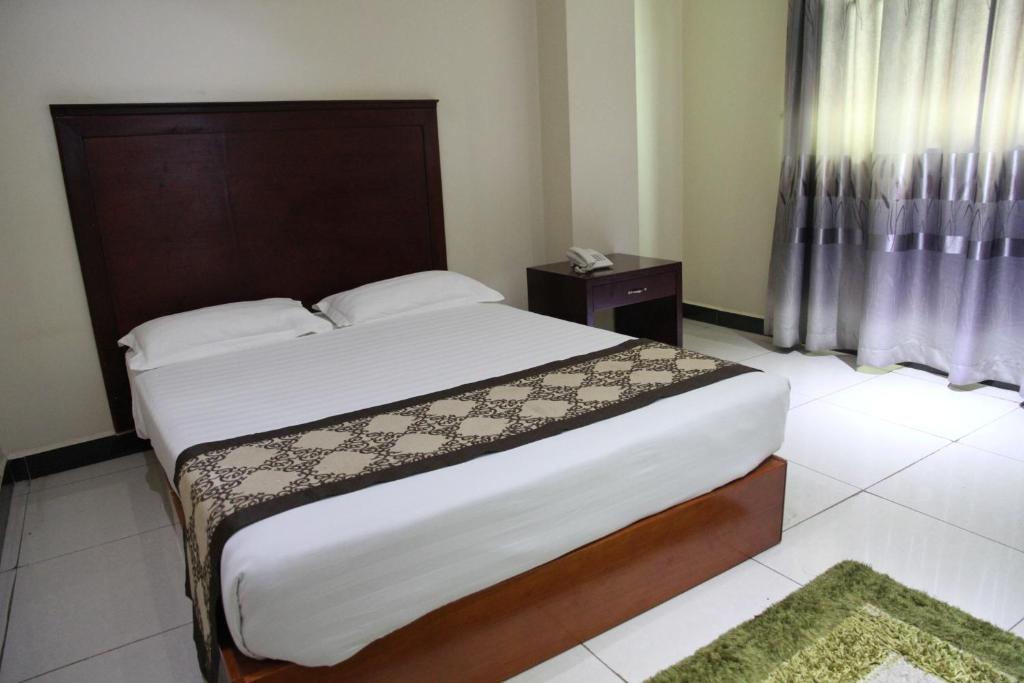 Deluxe Single Bedroom photo showing room Amenities Namayiba Park Hotel Kampala Uganda Central Region