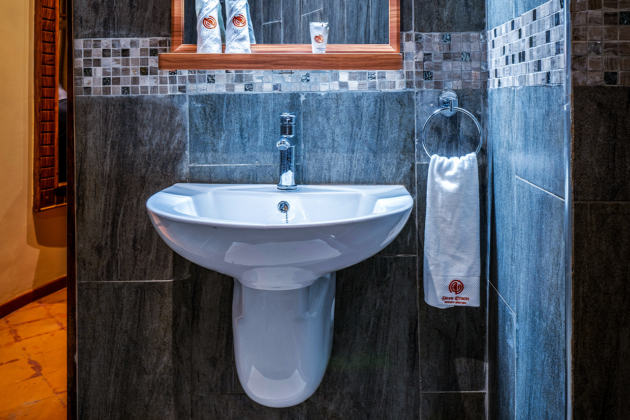 Honeymoon Suite Bathroom Photo Divine Resort and Spa Resort Mukono Hotel Mpatta Peninsula Lake Victoria Uganda Central Region