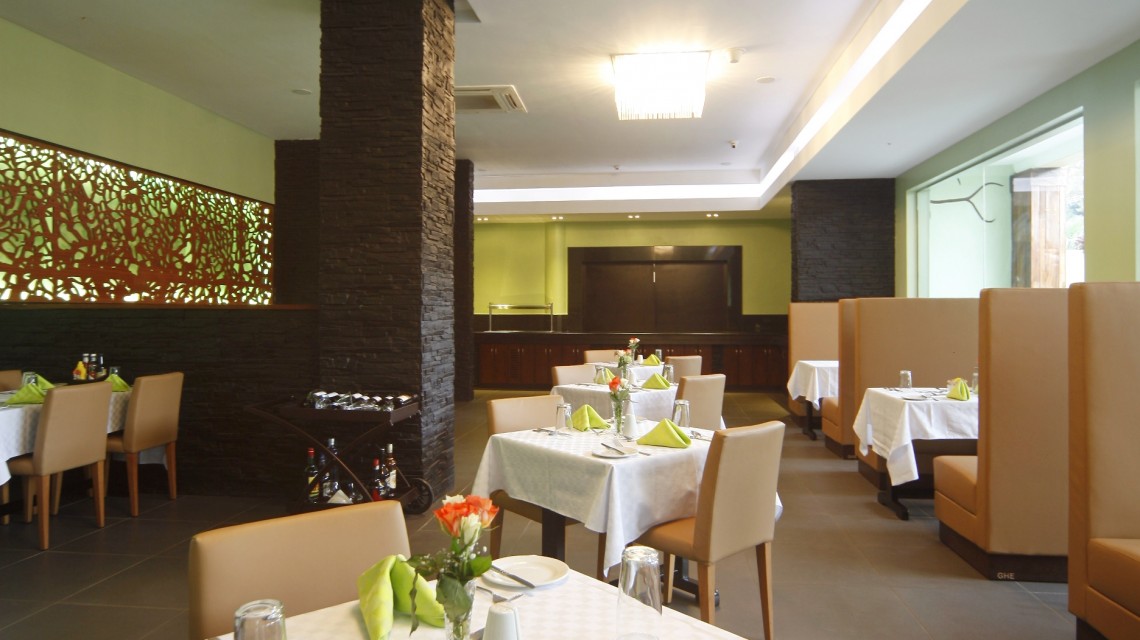 Jacaranda Restaurant Photo Best Western Premier Garden Hotel Entebbe Uganda Central Region 1