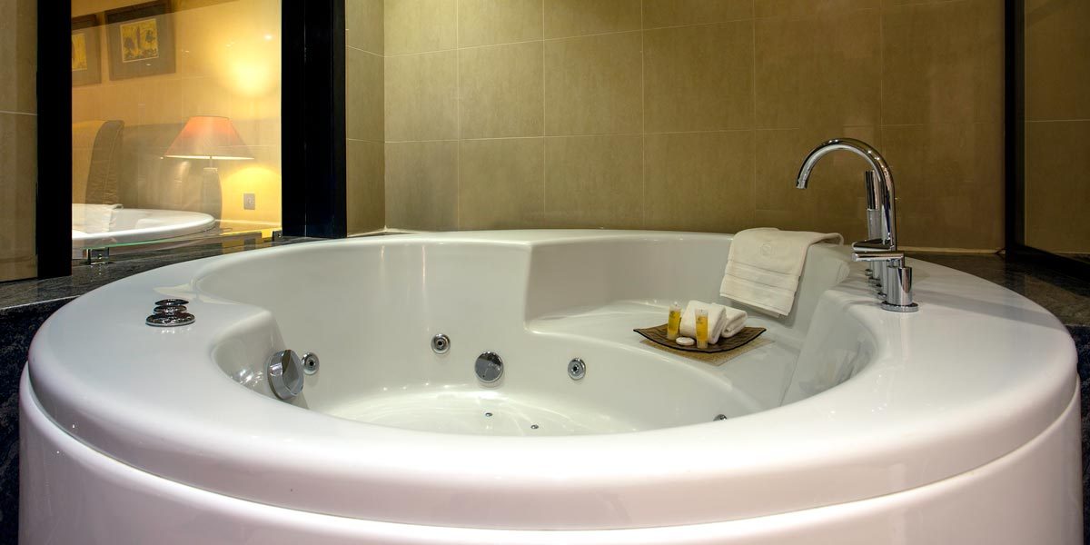 Presidential suite Bathtub photo Speke Resort Munyonyo Kampala Uganda Central Region