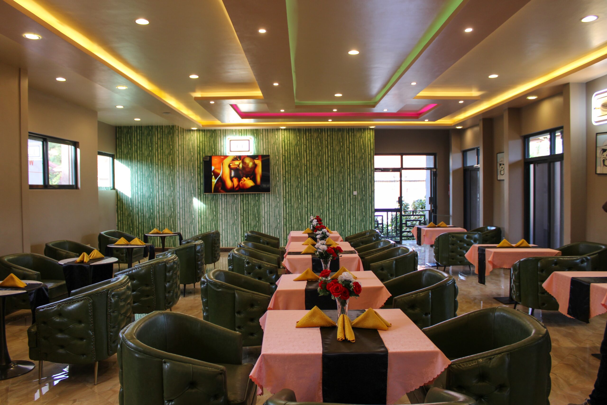 Restaurant Photo Soser View Hotel Apartments Entebbe Central Region 1