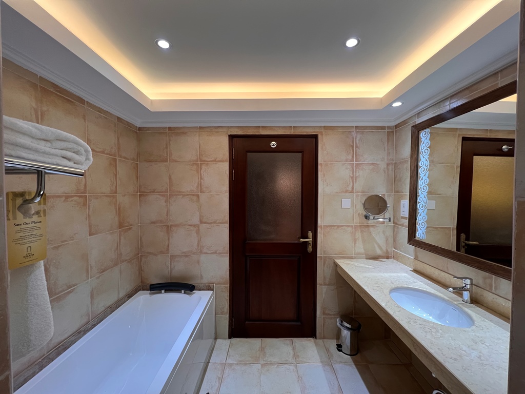 Bathroom showing the bathtub Photo Casa Solada Hotel, Kampala - Uganda Central Region