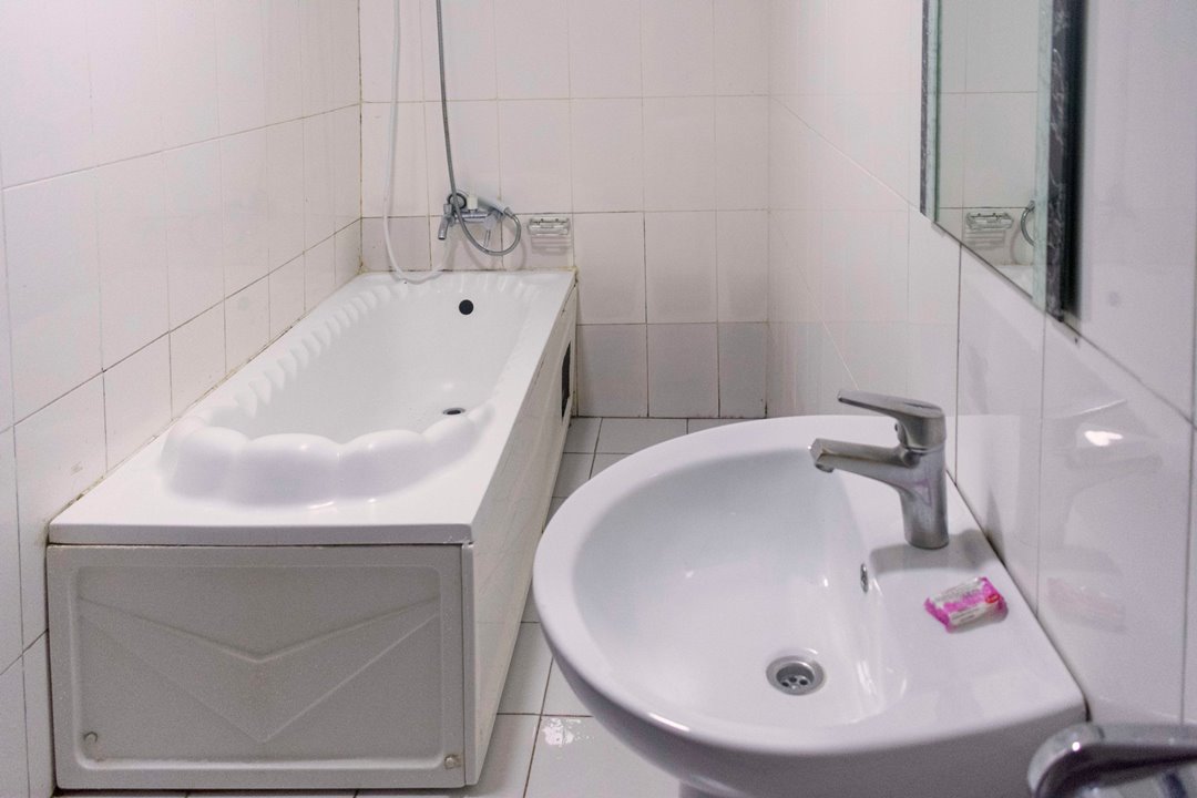 Toilet and bath room photo Sunrise Hotel Bunamwaya, Kampala Uganda Central Region 01