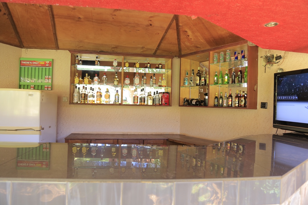 Bar photo Executive Airport Hotel Entebbe, Uganda Central Region 1