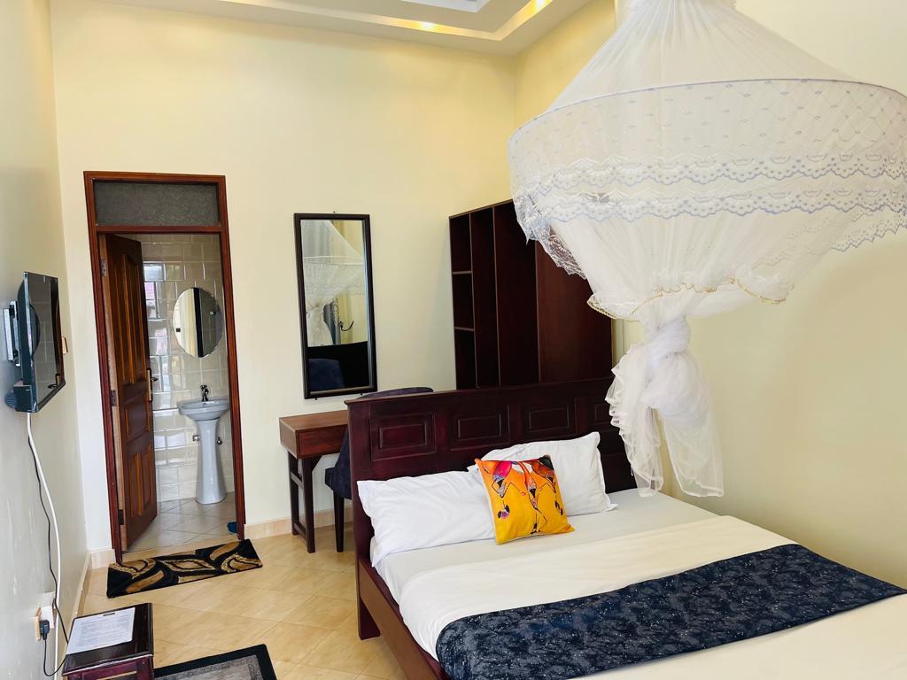 Single Bedroom photo J&l Safari Suites Hotel Entebbe - Uganda Central Region 2