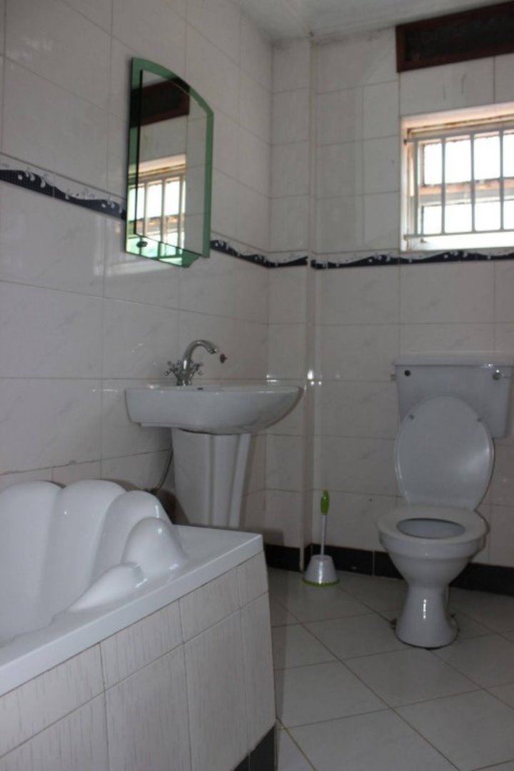 Bathroom photo showing a bathtub photo Anderita Beach Hotel Entebbe - Uganda Central Region