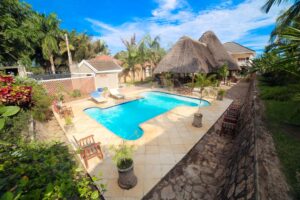 Outdoor Swimming Pool Photo Entebbe Palm Hotel - Hotels | Entebbe, Uganda Central Region 1