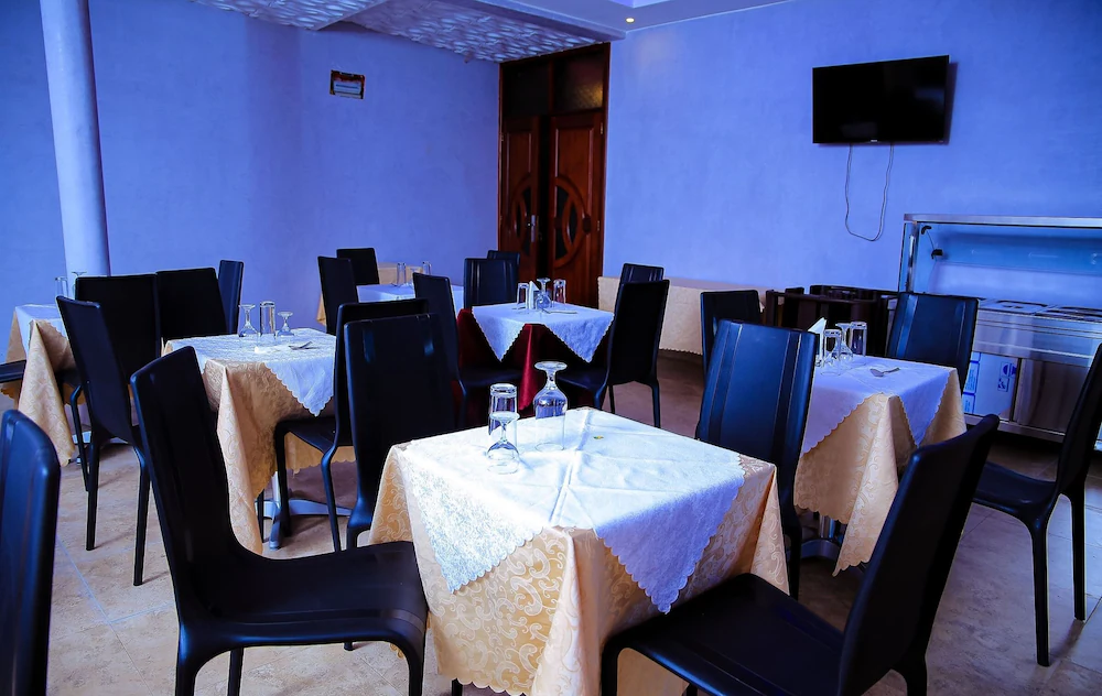 Restaurant Photo Greenyard Beach Hotel Entebbe - Hotels | Entebbe, Uganda Central Region