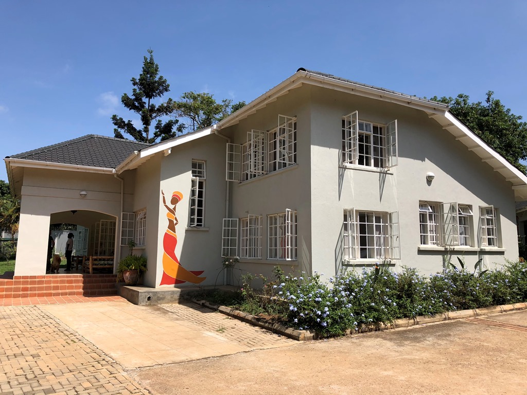 Property Exterior Photo The Guinea Fowl Hotel - Hotels | Entebbe, Uganda Central Region 1