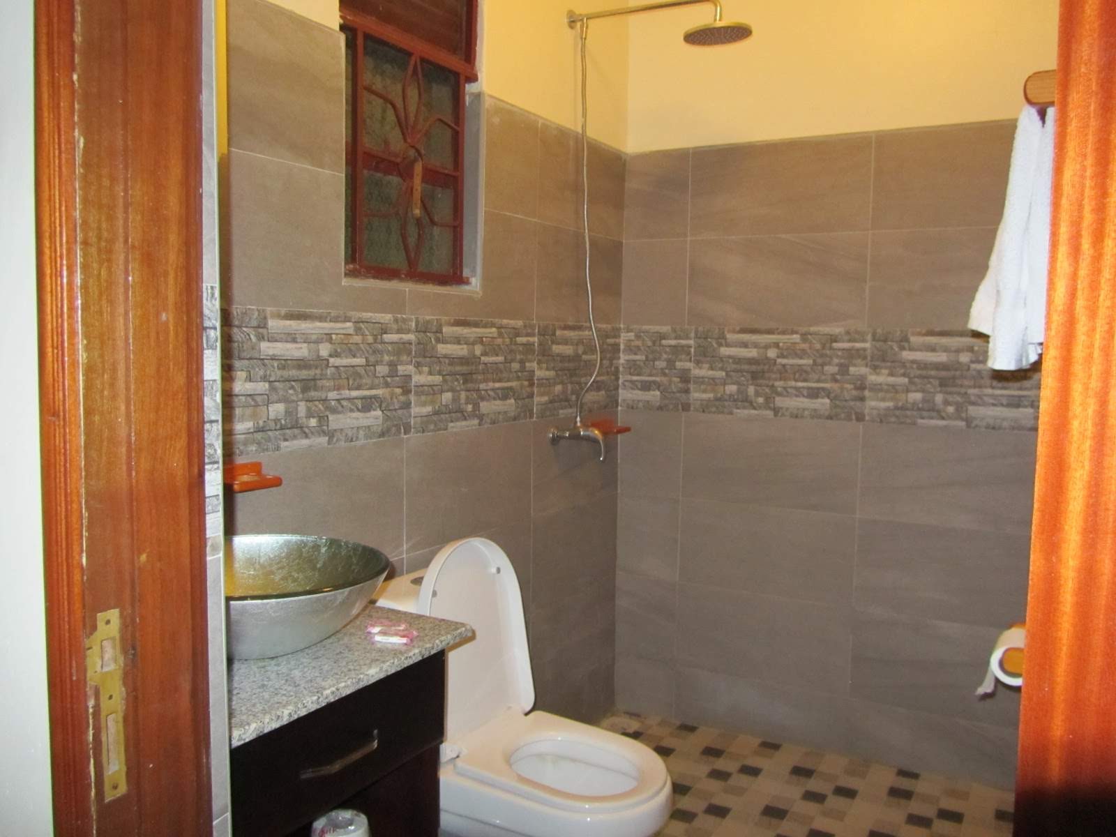 Bathroom Photo Airport Guesthouse - Hotels | Entebbe, Uganda Central Region