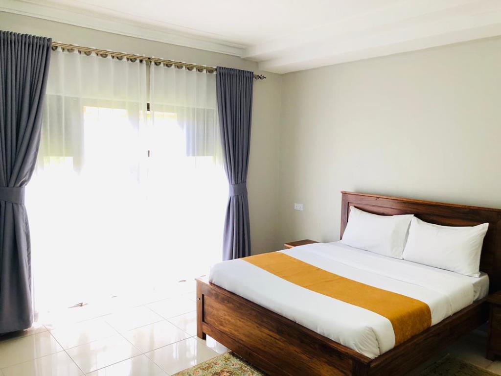 King suite Bedroom Photo HOTEL CWEZI BY THE LAKE Entebbe - Hotels | Entebbe, Uganda Central Region