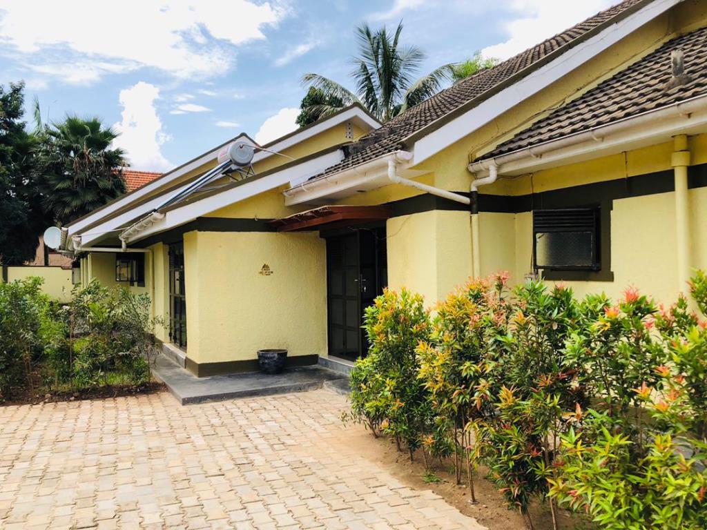 Property Exterior Photo HOTEL CWEZI BY THE LAKE Entebbe - Hotels | Entebbe, Uganda Central Region