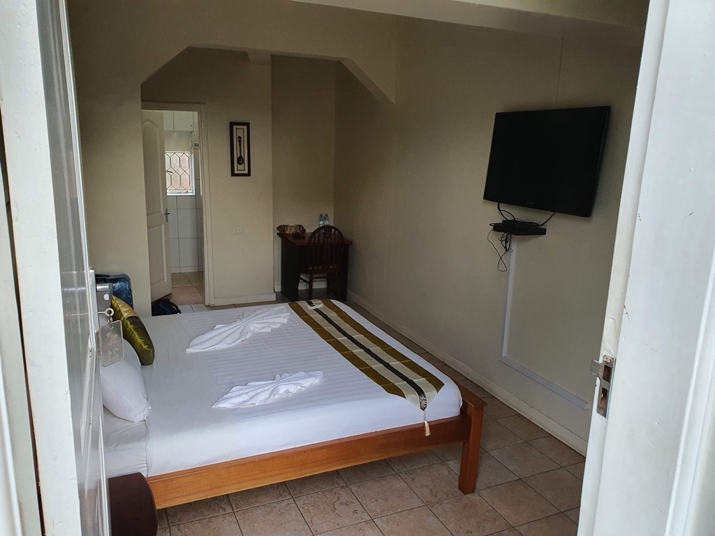 Deluxe Double Bedroom Photo Entebbe Palm Hotel - Hotels | Entebbe, Uganda Central Region