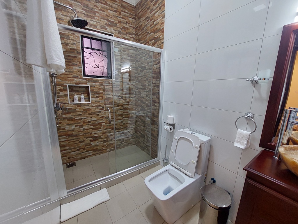 Bathroom Photo Entebbe Stay - Hotels | Entebbe, Uganda Central Region 1