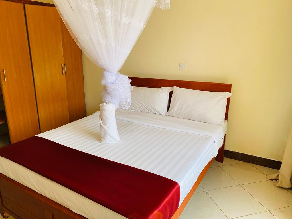 Double Bedroom Photo Lakefront Hotel - Hotels | Entebbe, Uganda Central Region 1