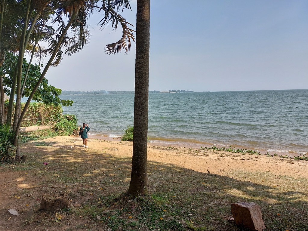 Beach Photo HOTEL CWEZI BY THE LAKE Entebbe - Hotels | Entebbe, Uganda Central Region