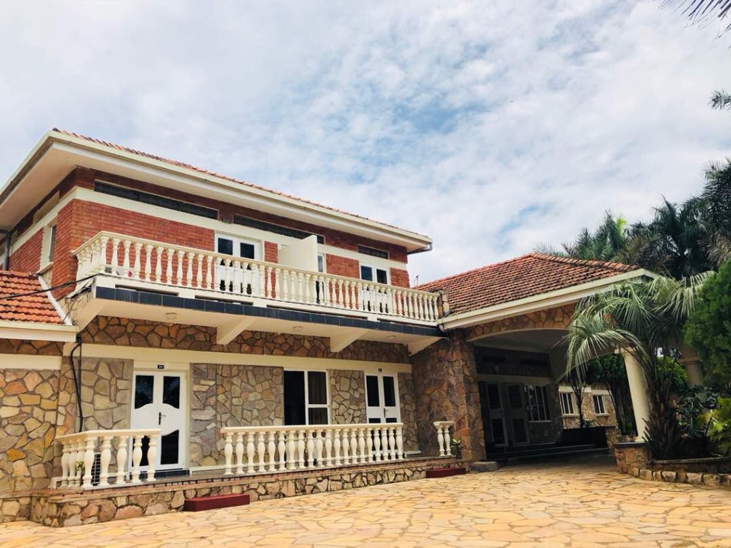 Exterior Property Photo Entebbe Palm Hotel - Hotels | Entebbe, Uganda Central Region 1