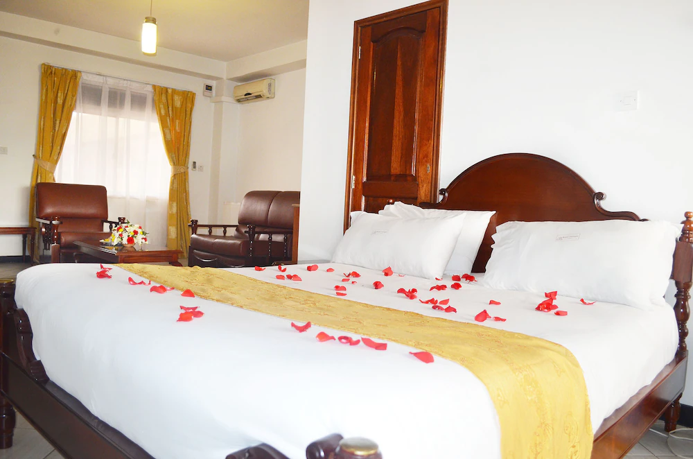 Executive Suite Bedroom Photo Hotel Triangle Kampala - Hotels | Kampala Uganda Central Region