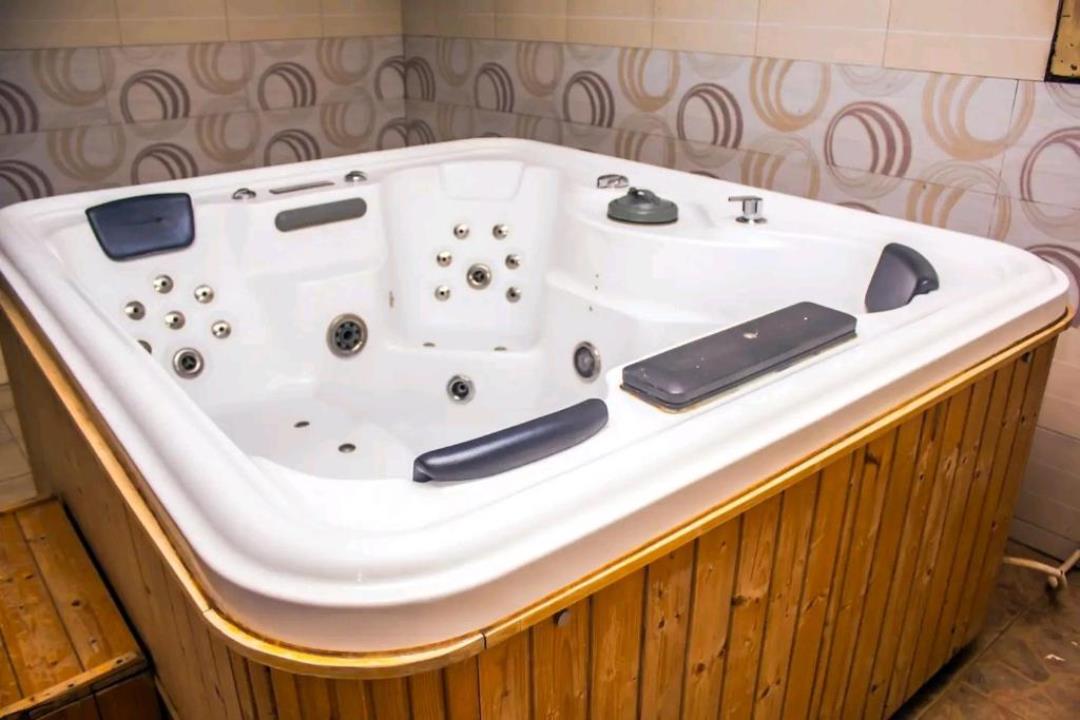 Bath tub Photo Jokas Hotel Kampala - Hotels | Kampala Uganda Central Region