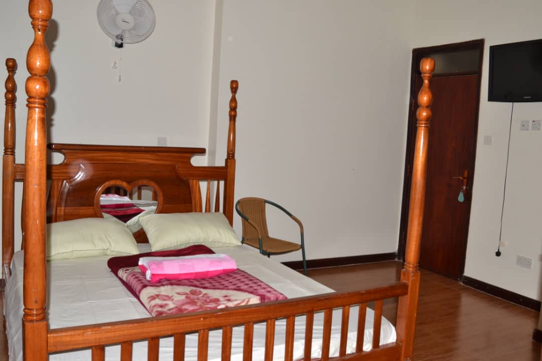 Budget Double Bedroom Photo Discovery courts Hotel - Hotels | Entebbe, Uganda Central Region