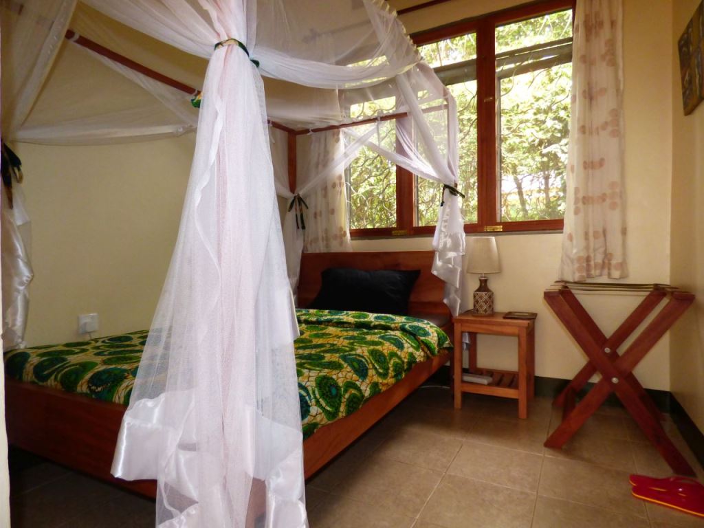 Double Bedroom Photo Blue Monkey Guest House - Hotels | Entebbe, Uganda Central Region 1