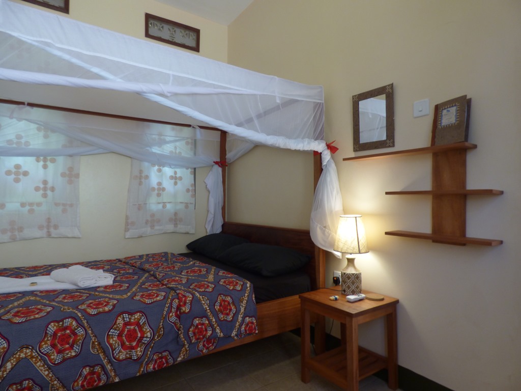 Budget Double Bedroom Photo Blue Monkey Guest House - Hotels | Entebbe, Uganda Central Region