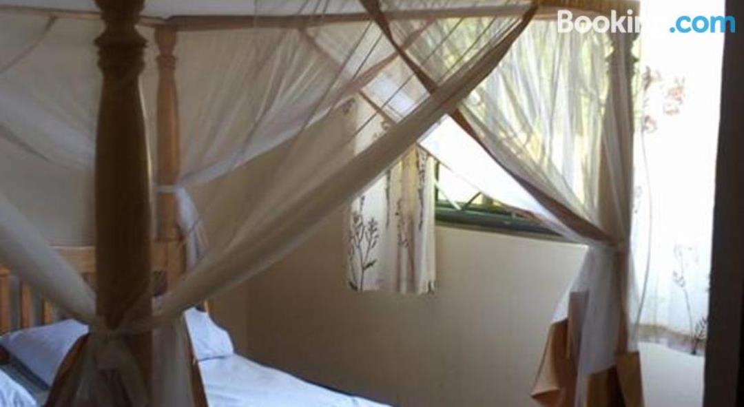 Single Deluxe Bedroom Photo Entebbe Palm Hotel - Hotels | Entebbe, Uganda Central Region