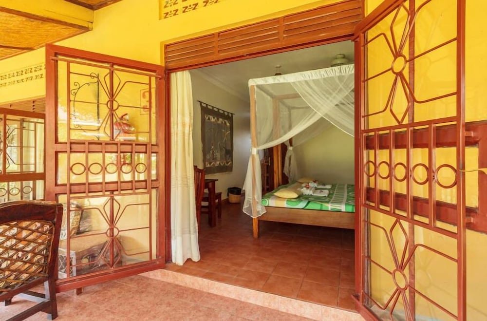 Double Bedroom Photo Airport Guesthouse - Hotels | Entebbe, Uganda Central Region 1