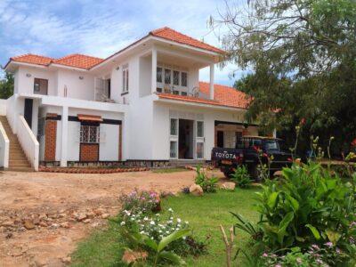 Property Exterior Photo Alison & Dave's Guest House - Hotels | Entebbe, Uganda Central Region 1