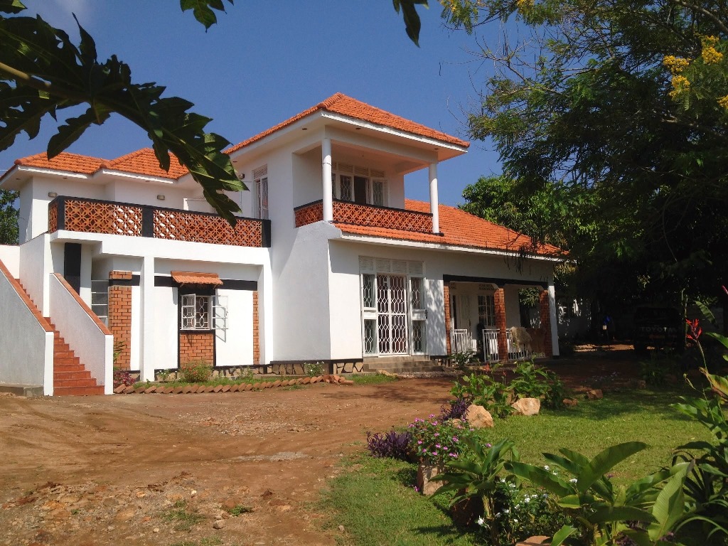 Property Exterior Photo Alison & Dave's Guest House - Hotels | Entebbe, Uganda Central Region
