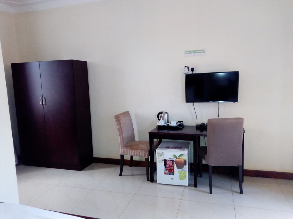 Working Desk Photo Al Nisaa Hotel & SPA - Hotels | Jinja, Uganda Eastern Region