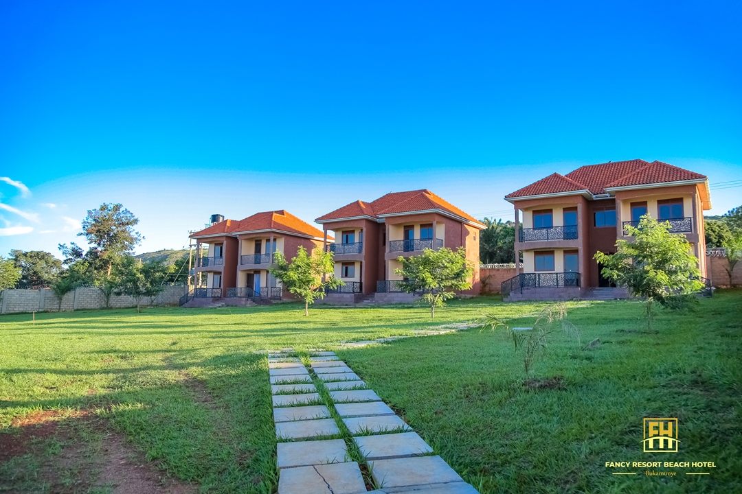 Property Exterior Photo Fancy Resort Beach Hotel Jinja - Hotels | Jinja, Uganda Eastern Region 2