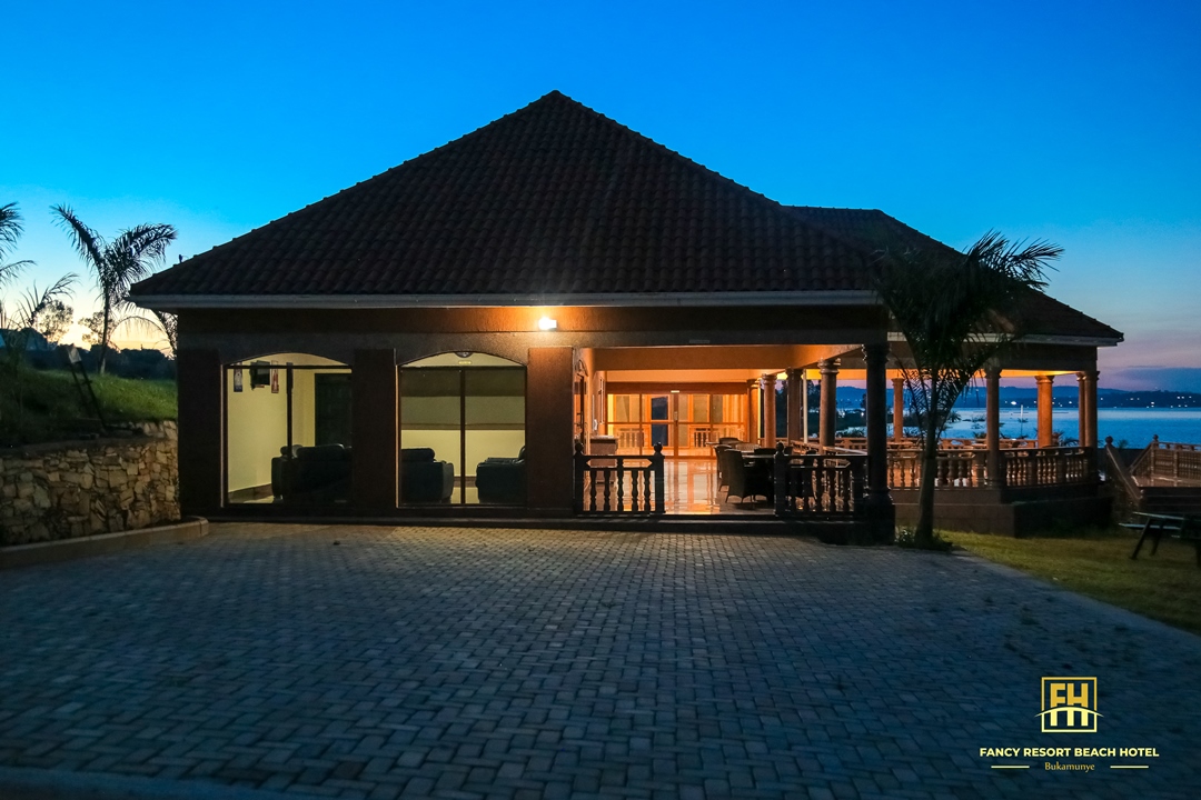 Property Exterior Photo Fancy Resort Beach Hotel Jinja - Hotels | Jinja, Uganda Eastern Region