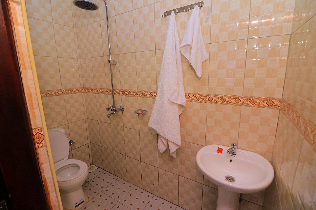 Bathroom Photo Jinja Grand Hotel - Hotels | Uganda Eastern Region