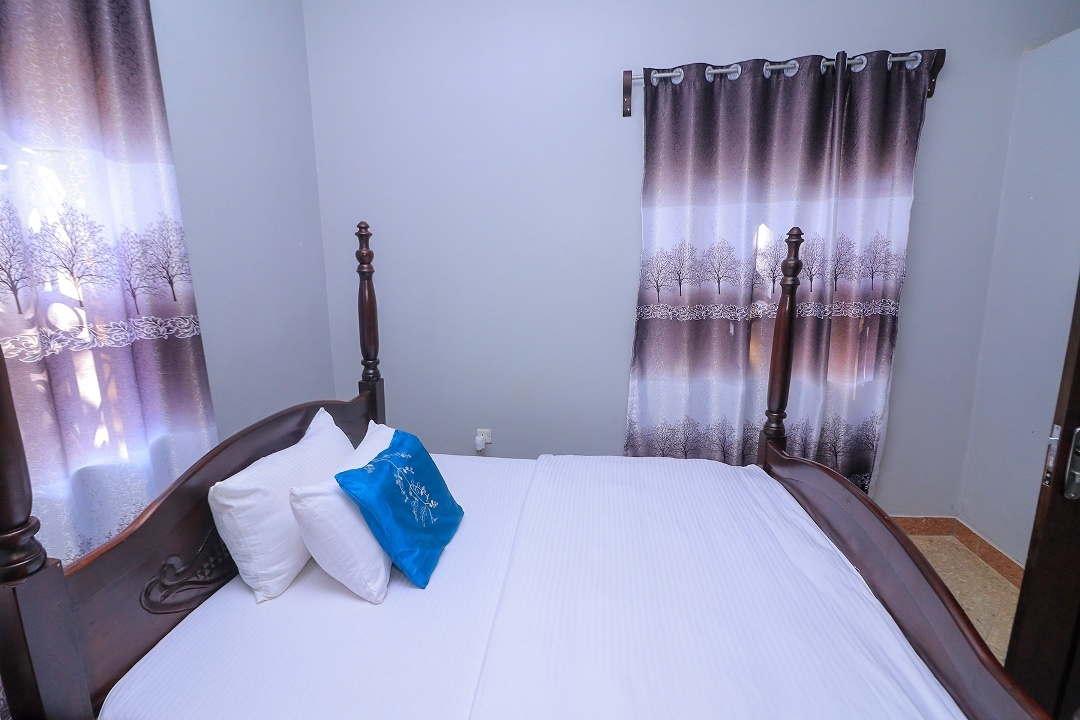 Standard Double Bedroom Photo Jinja Grand Hotel - Hotels | Uganda Eastern Region