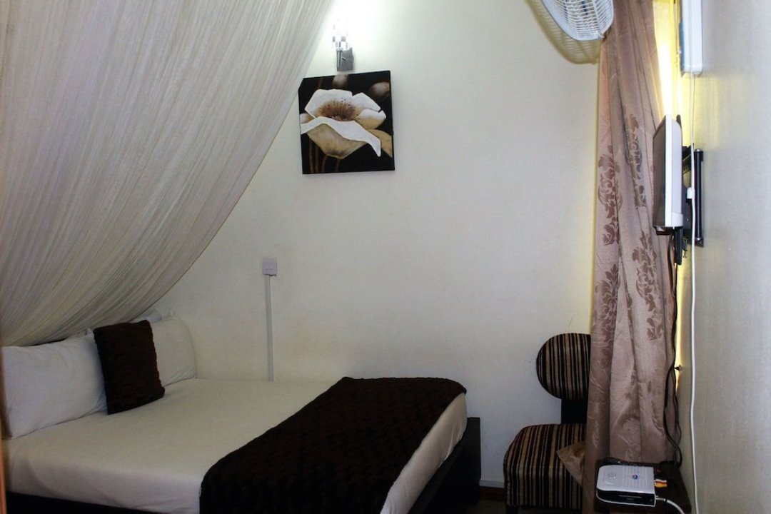 Deluxe Single Bedroom Photo Signature Hotel Apartments Jinja - Hotels | Jinja, Uganda Eastern Region