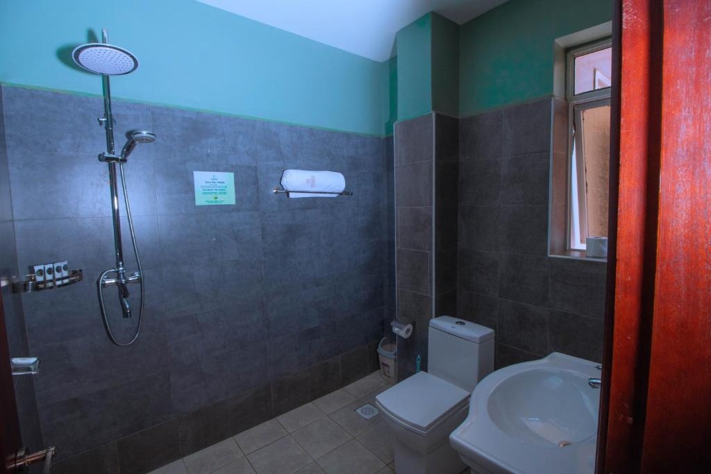 Bathroom Photo The Mansion Hotel Jinja Uganda Eastern Region 1